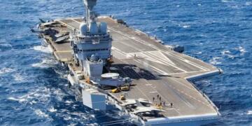 एक गलती और अमेरिकी फिटनेस ऐप ने फ्रांसीसी विमानवाहक पोत की लोकेशन उजागर कर दी।