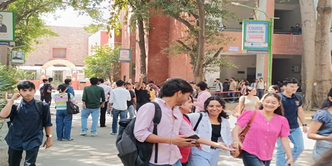 दिल्ली यूनिवर्सिटी में बम की धमकी: रामजस और मिरांडा हाउस खाली, जांच जारी