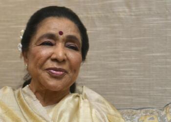 भारत ने दी सुरों की सम्राज्ञी को अंतिम विदाई: आशा भोसले को राजकीय सम्मान के साथ दी गई श्रद्धांजलि