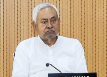 नीतीश कुमार दिल्ली रवाना, बिहार का अगला मुख्यमंत्री कौन? जानें पूरी सियासी कहानी