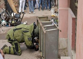 बंगाल में ‘बारूद’ वाली चुनावी जंग: भांगर में 100 जिंदा बम मिलने के बाद EC का महा-एक्शन, 24 घंटे का अल्टीमेटम और NIA की एंट्री