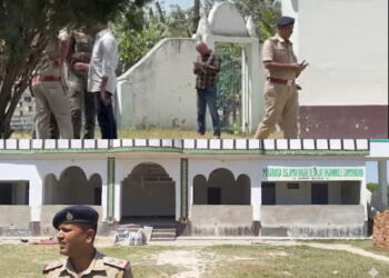 मोतीहारी मदरसा में हथियार मिलने से हड़कंप, पुलिस की बड़ी जांच शुरू, तीन लोग हिरासत में