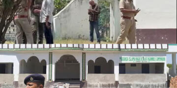 मोतीहारी मदरसा में हथियार मिलने से हड़कंप, पुलिस की बड़ी जांच शुरू, तीन लोग हिरासत में