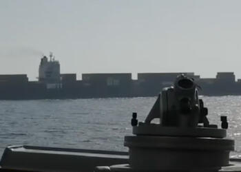 समुद्र में महासंग्राम: ईरानी जहाज ‘टूस्का’ पर अमेरिकी मरीन का कब्जा, क्या कंटेनरों में छिपा है युद्ध का सामान?