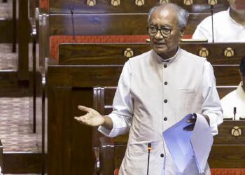 JNU रैंकिंग विवाद: दिग्विजय सिंह के दावे पर केंद्र का जवाब, आंकड़ों की तुलना पर उठे सवाल