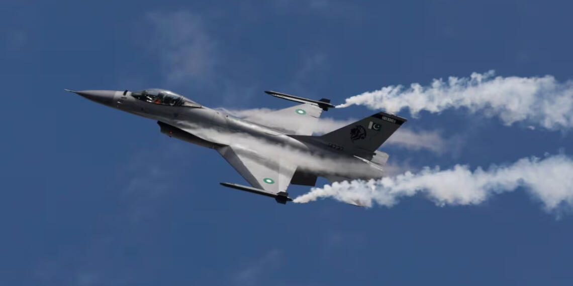 सऊदी अरब में पाकिस्तान की सैन्य तैनाती: 13,000 सैनिक और फाइटर जेट्स पहुंचे, क्षेत्रीय तनाव के बीच रक्षा समझौते का बड़ा कदम