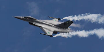 सऊदी अरब में पाकिस्तान की सैन्य तैनाती: 13,000 सैनिक और फाइटर जेट्स पहुंचे, क्षेत्रीय तनाव के बीच रक्षा समझौते का बड़ा कदम