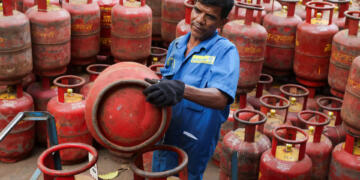 किस्मत भारत पर मेहरबान: वैश्विक गैस कीमतों में गिरावट से बदला खेल, LPG संकट से उबरने की नई रणनीति