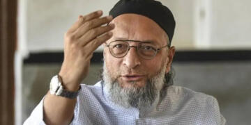 ओवैसी का कांग्रेस पर ऐतिहासिक प्रहार: बंटवारे के लिए ठहराया जिम्मेदार, ‘B-टीम’ के मिथक को तोड़ते हुए विपक्ष को दी खुली चुनौती