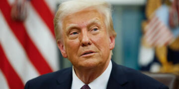 ट्रंप का दावा अमेरिका ने ईरानी प्रदर्शनकरियो को भेजा हथियार : बढ़ते तनाव के बीच नई जंग की आहट