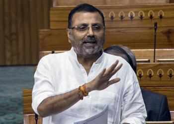 बंगाल चुनाव में ‘बांग्लादेशी’ ट्विस्ट: निशिकांत दुबे के निशाने पर TMC, घुसपैठ के मुद्दे पर छिड़ा सियासी संग्राम