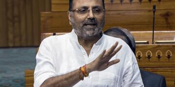 बंगाल चुनाव में ‘बांग्लादेशी’ ट्विस्ट: निशिकांत दुबे के निशाने पर TMC, घुसपैठ के मुद्दे पर छिड़ा सियासी संग्राम