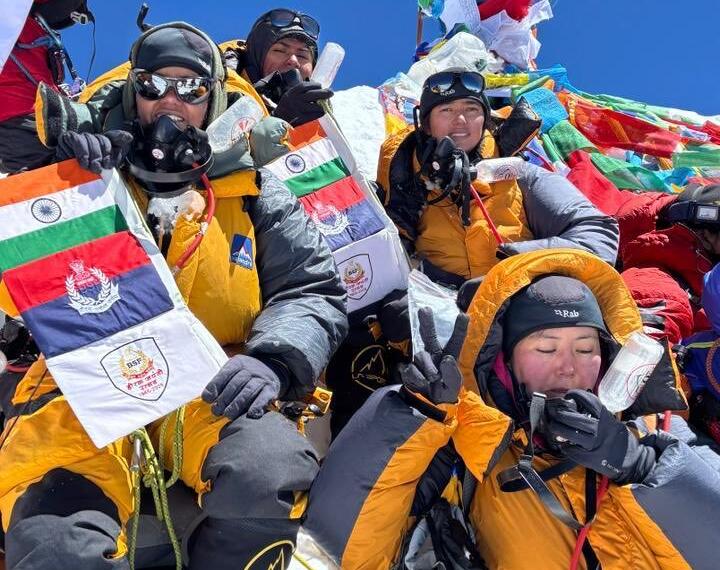 8,848.86 मीटर की ऊंचाई पर दृढ़ संकल्प की घोषणा: बीएसएफ की ऑल-विमेन टीम ने एवरेस्ट पर रचा इतिहास