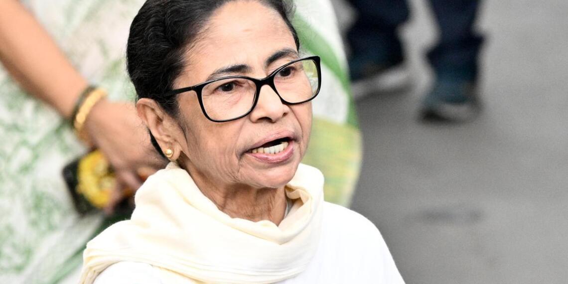 बंगाल में ‘महामुकाबला’: एग्जिट पोल के बाद सुलगती सियासत और बांग्लादेश में मची खलबली