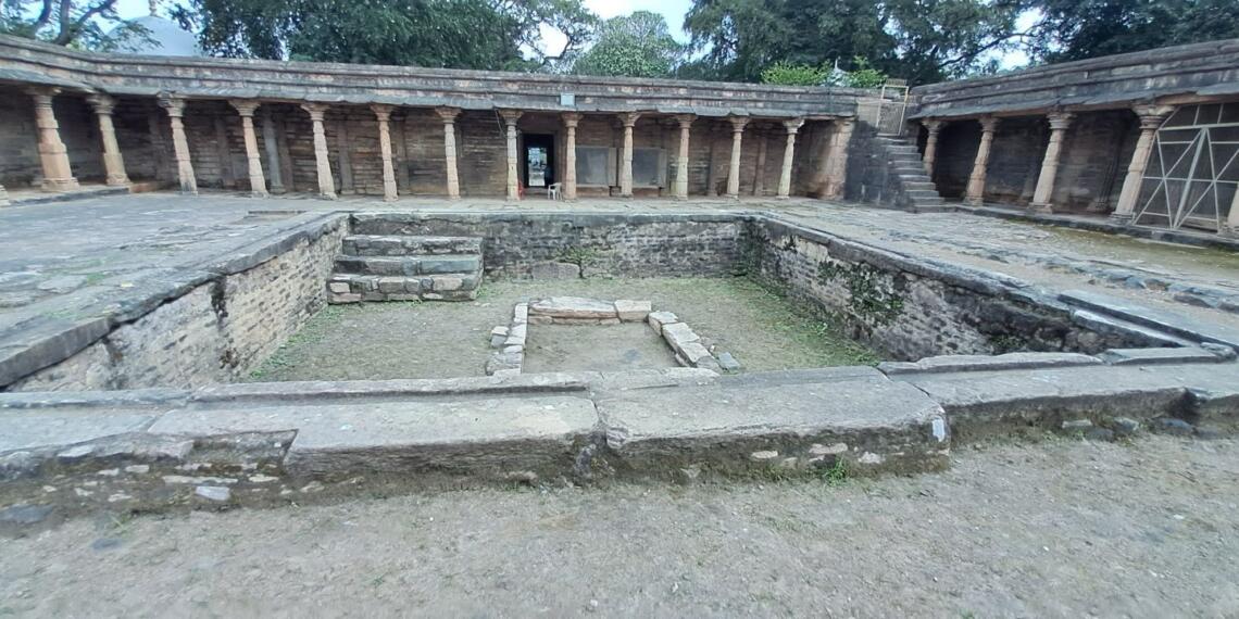 कोर्ट ने भोजशाला को 'वाग्देवी मंदिर' माना है और हिंदू पक्ष को वहां पूजा-अर्चना का पूरा अधिकार देने की बात कही।
