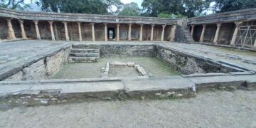 कोर्ट ने भोजशाला को 'वाग्देवी मंदिर' माना है और हिंदू पक्ष को वहां पूजा-अर्चना का पूरा अधिकार देने की बात कही।