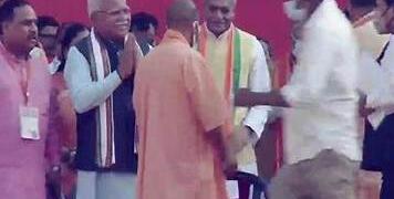 योगी और शुभेंदु का ‘गमछा कनेक्शन