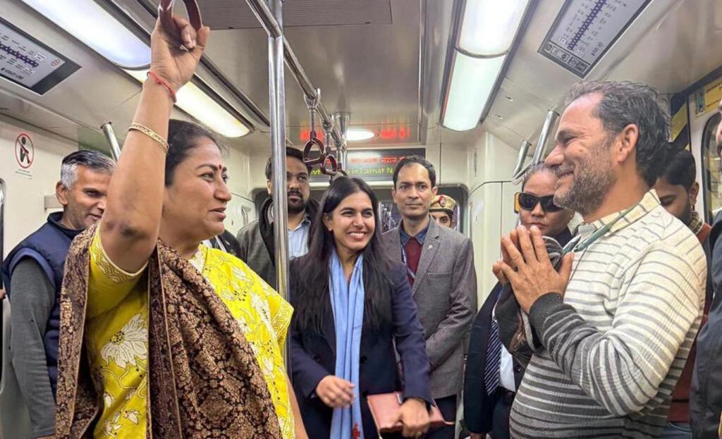 सीएम Rekha Gupta खुद उतरेंगी मेट्रो में
