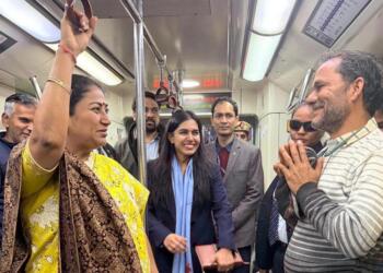 सीएम Rekha Gupta खुद उतरेंगी मेट्रो में