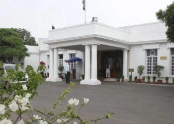 जिमखाना क्लब की जमीन केंद्र