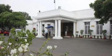 जिमखाना क्लब की जमीन केंद्र