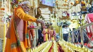 सोमनाथ मंदिर में पीएम मोदी