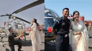 हेलीकॉप्टर के सामने पायलट ने किया प्रपोज