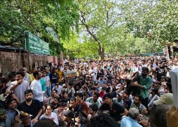 शिक्षा व्यवस्था को लेकर आंदोलन तेज,