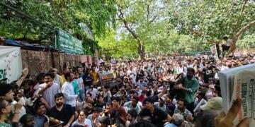 शिक्षा व्यवस्था को लेकर आंदोलन तेज,