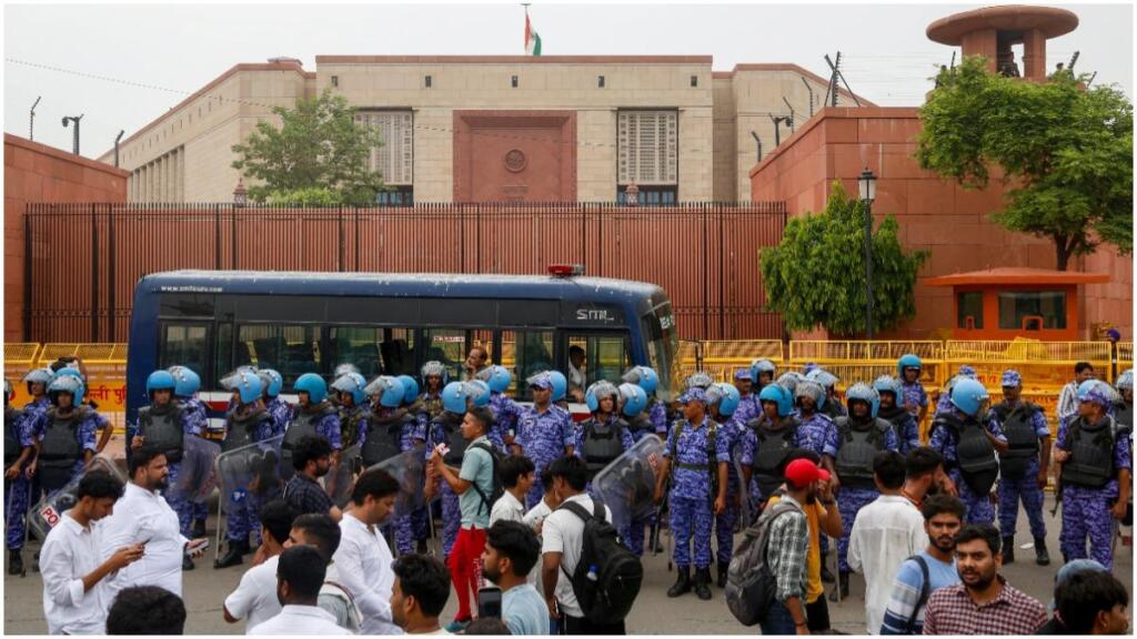 'संसद चलो' मार्च में घायल पुलिसकर्मियों