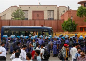 'संसद चलो' मार्च में घायल पुलिसकर्मियों