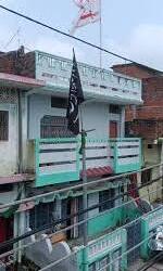 देवरिया के मझौलीराज में AK-47 वाले इस्लामिक झंडे का मामला