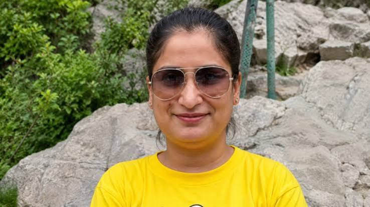 दिव्या की बैंक के बाहर गोली मारकर हत्या कर दी