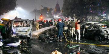 लाल किले के पास नवंबर 2025 में हुए धमाके के घटनास्थल और जांच के बाद की तस्वीरें