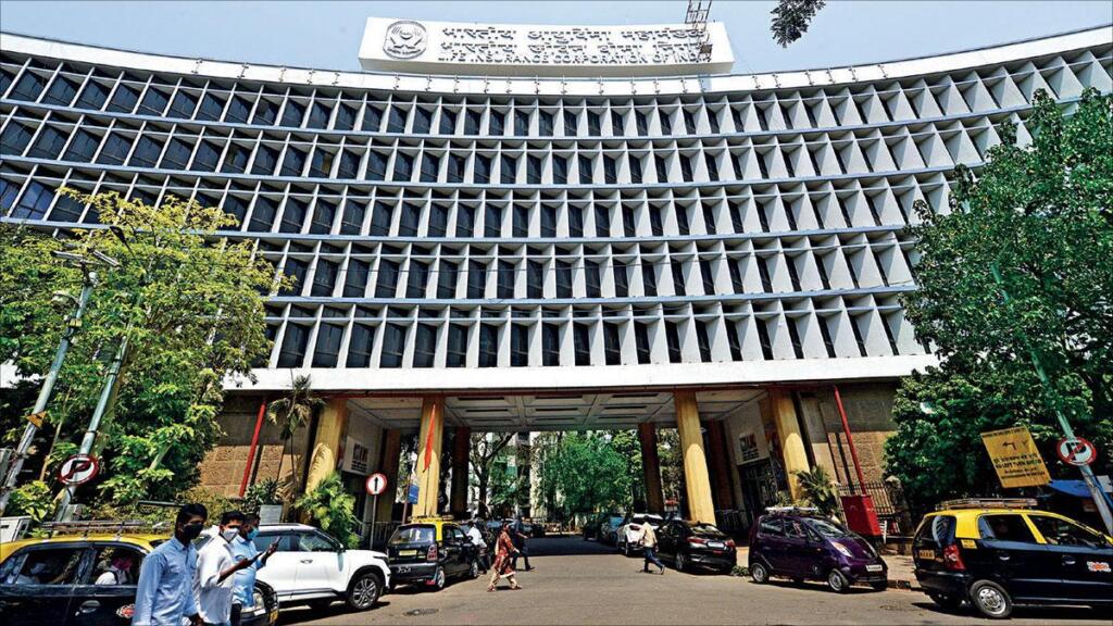 LIC में हिस्सेदारी बिक्री