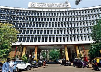 LIC में हिस्सेदारी बिक्री