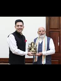 PM मोदी से राघव चड्ढा की अचानक मुलाकात