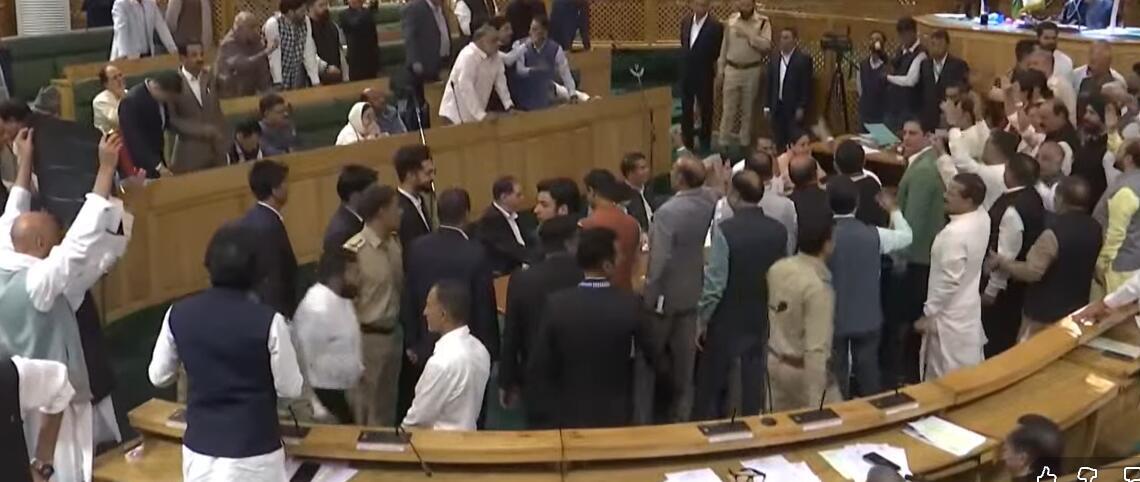 J&K Assembly में ‘स्टेटहुड’ पर संग्राम: स्पीकर हटाने की मांग, ऑटोनॉमी के जिक्र पर BJP का हंगामा