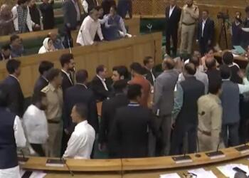 J&K Assembly में ‘स्टेटहुड’ पर संग्राम: स्पीकर हटाने की मांग, ऑटोनॉमी के जिक्र पर BJP का हंगामा