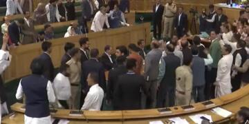 J&K Assembly में ‘स्टेटहुड’ पर संग्राम: स्पीकर हटाने की मांग, ऑटोनॉमी के जिक्र पर BJP का हंगामा