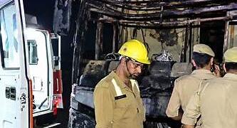 नोएडा यमुना एक्सप्रेसवे स्लीपर बस अग्निकांड