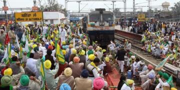 पंजाब में किसानों का रेल रोको आंदोलन