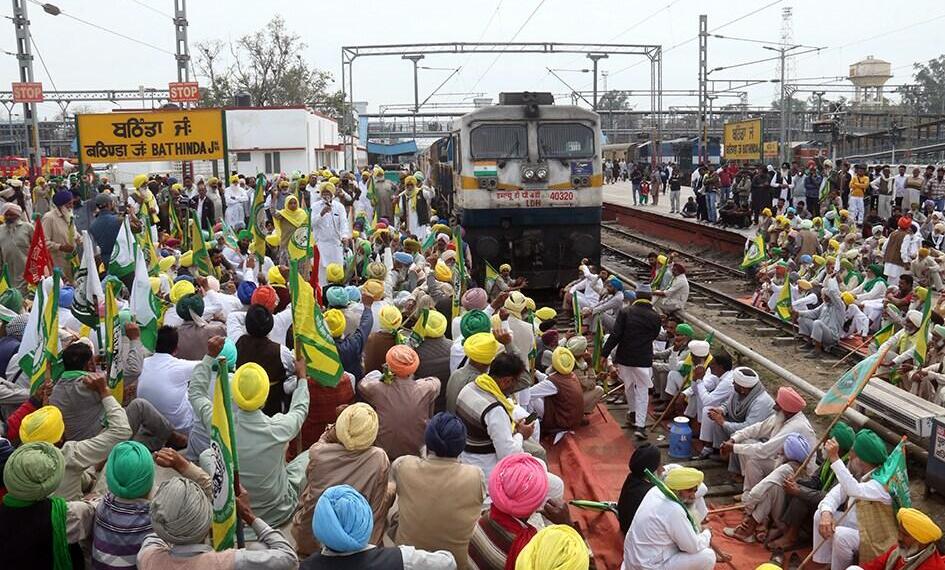 पंजाब में किसानों का रेल रोको आंदोलन