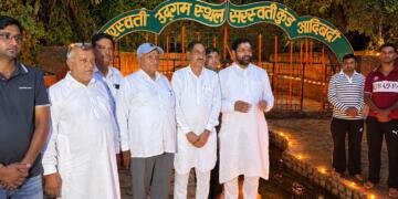 सरस्वती धरोहर विकास बोर् के उपाध्यक्ष धुम्मन सिंह किरमिच सरस्वती के उद्गम स्थल पर
