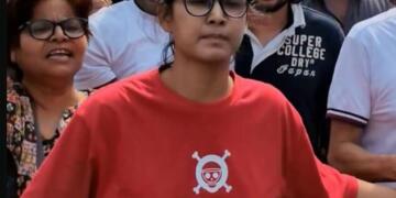 नेहा बोरा की टी-शर्ट पर वन पीस का झंडा, भारत में विरोध के नाम पर विदेशी प्रतीकों की एंट्री क्यों?
