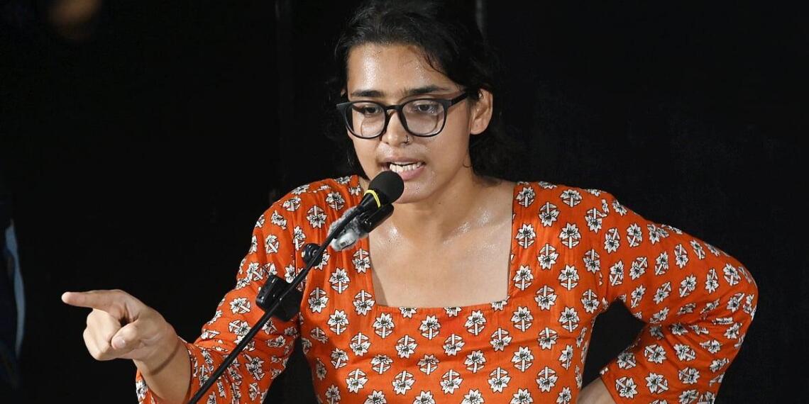 महिला सुरक्षा को लेकर नेहा बोरा पर उठे सवाल, पत्रकार रुचि तिवारी ने पुराने विवाद का किया जिक्र