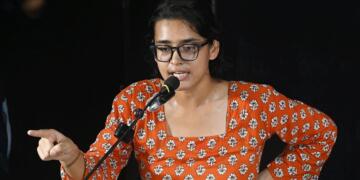 महिला सुरक्षा को लेकर नेहा बोरा पर उठे सवाल, पत्रकार रुचि तिवारी ने पुराने विवाद का किया जिक्र